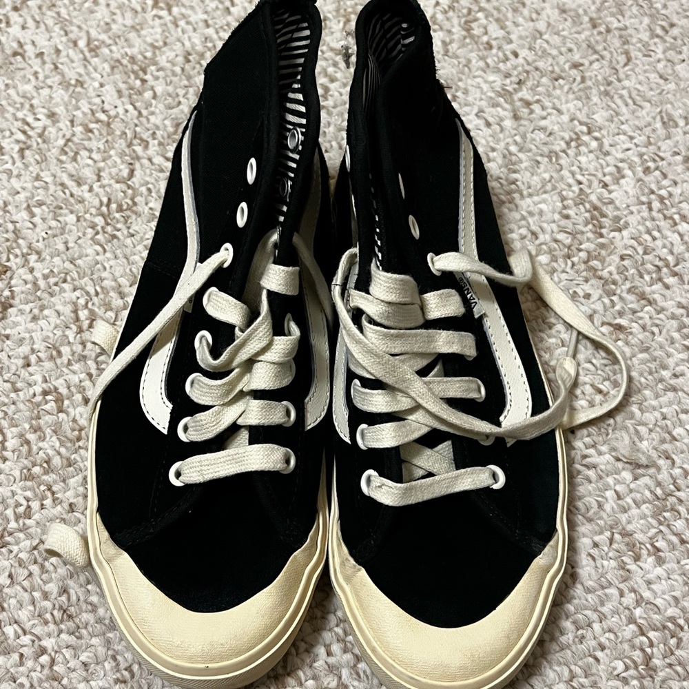 Vans Black and White Sneakers Classic High-Top Design